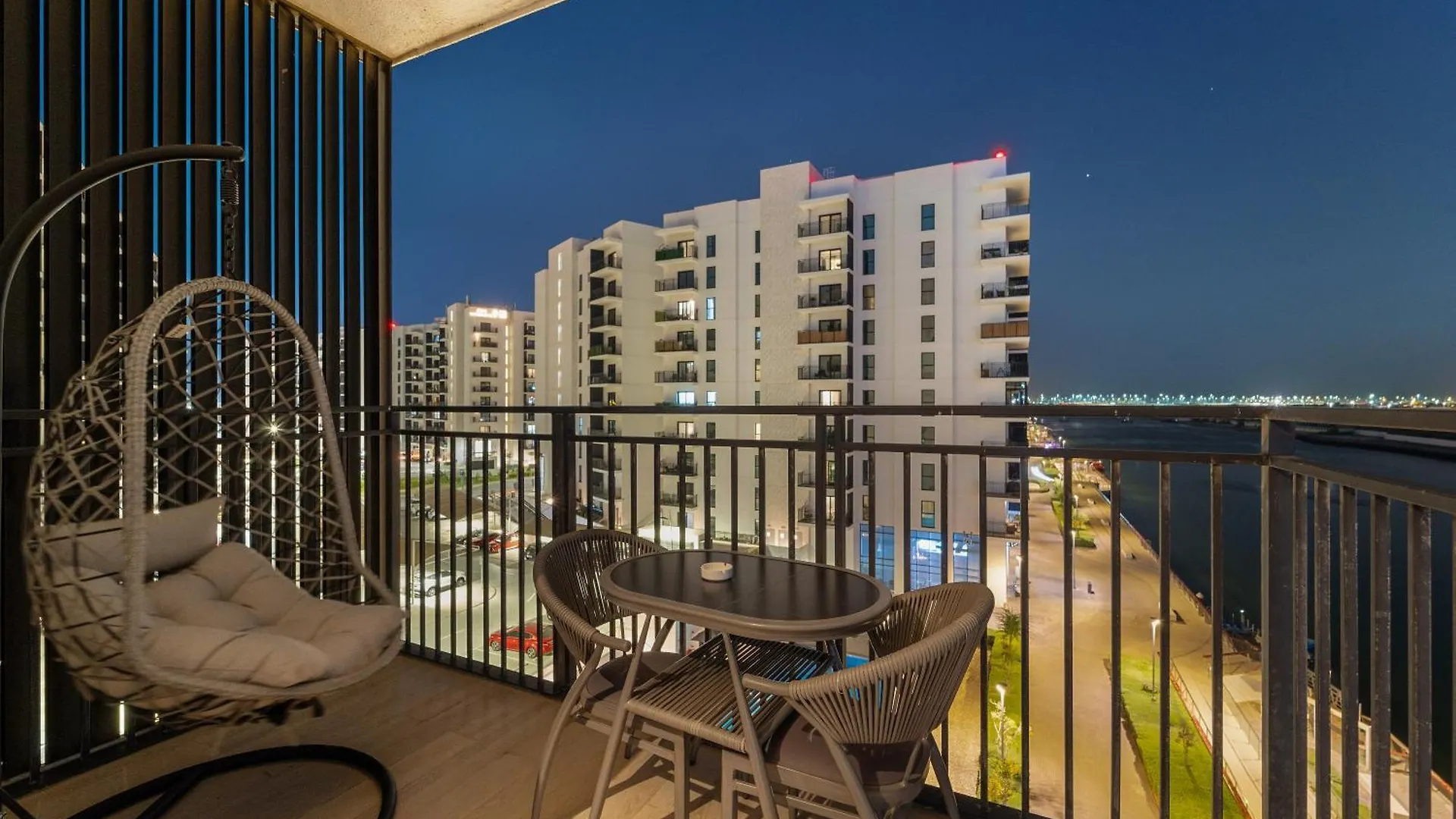 Abu Dhabi Premier Apt -Steps To Ferrari World & Yas Mall