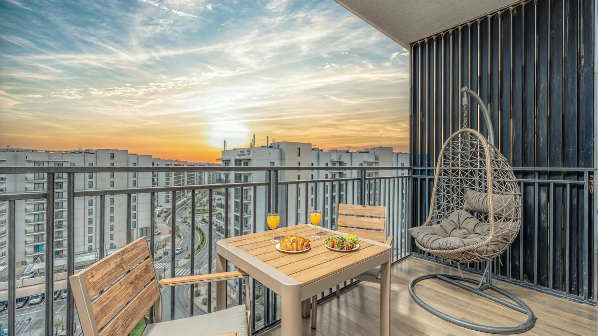 Abu Dhabi Premier Apt -Steps To Ferrari World & Yas Mall