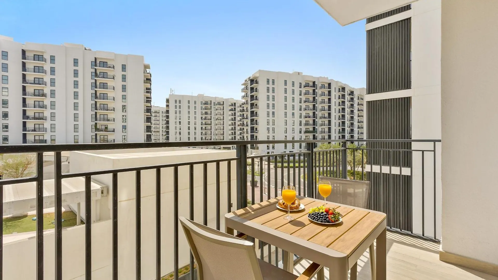 Abu Dhabi Premier Apt -Steps To Ferrari World & Yas Mall Apartment