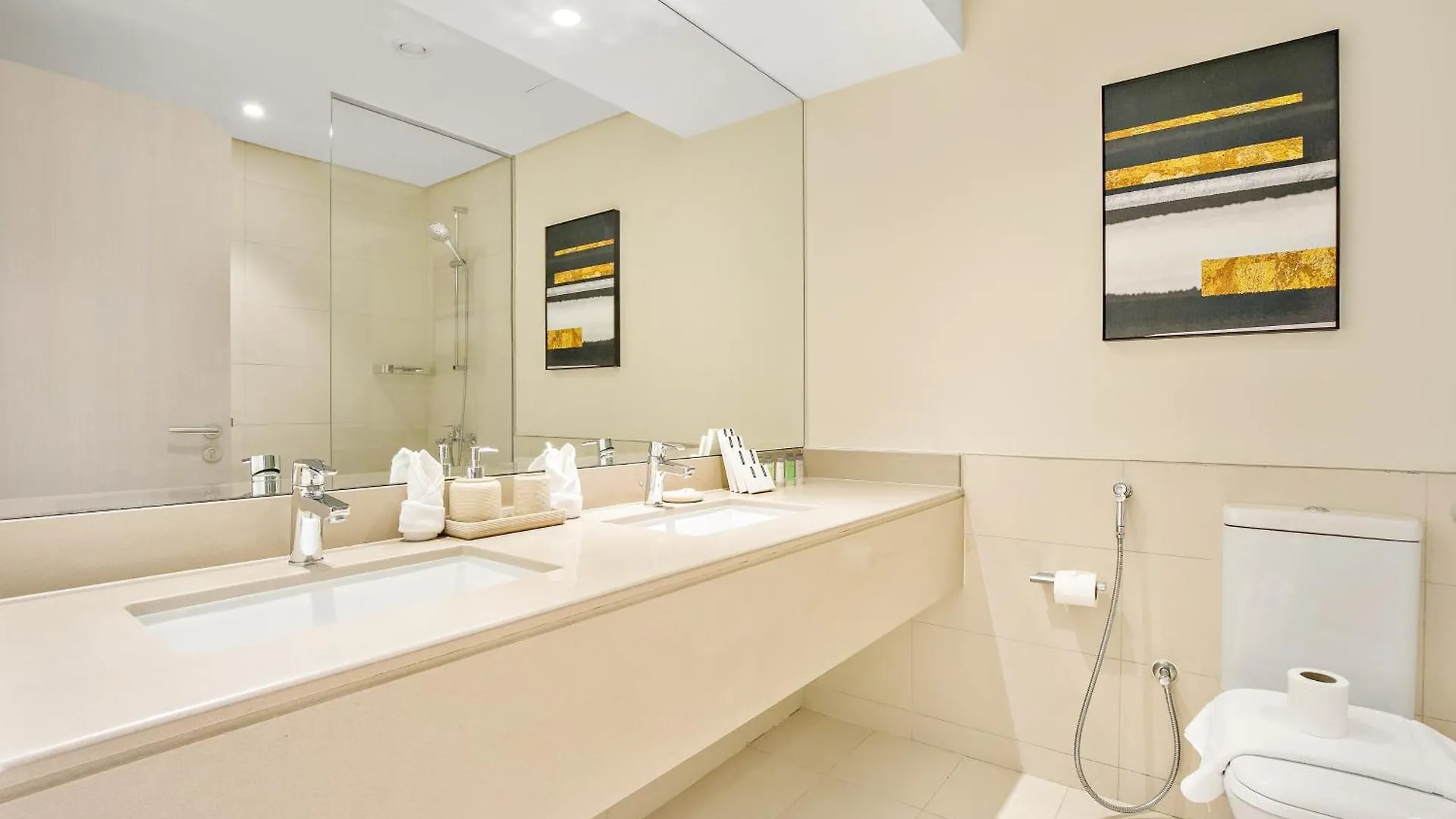 Abu Dhabi Premier Apt -Steps To Ferrari World & Yas Mall United Arab Emirates