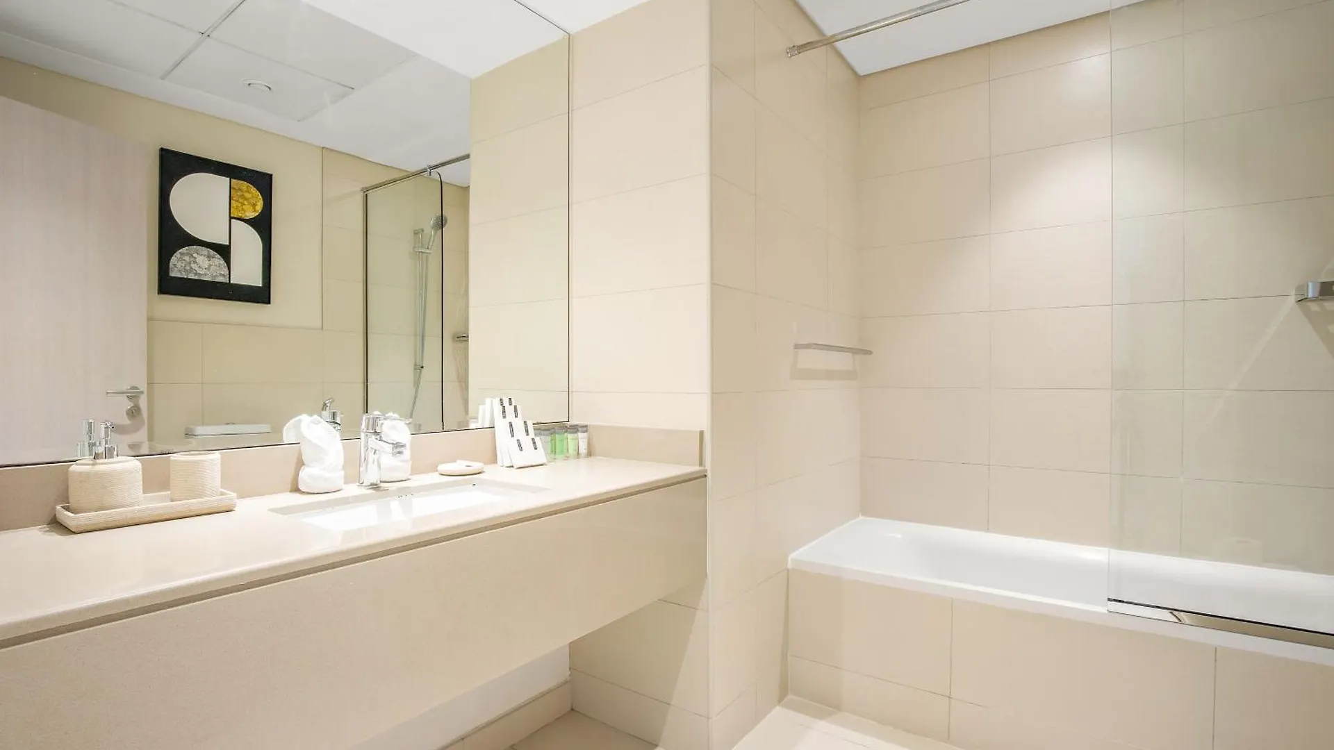 Apartment Abu Dhabi Premier Apt -Steps To Ferrari World & Yas Mall