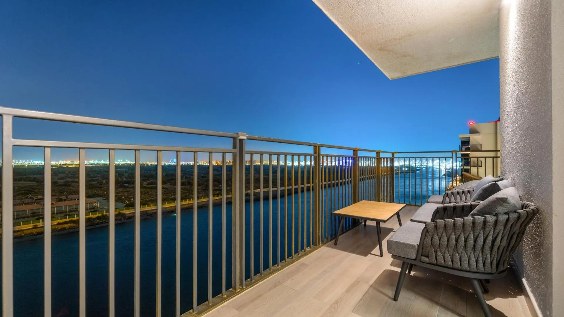 Apartamento Yas Island Premier Apts By Desert Key - Steps To Ferrari World & Yas Mall Emirados Árabes Unidos